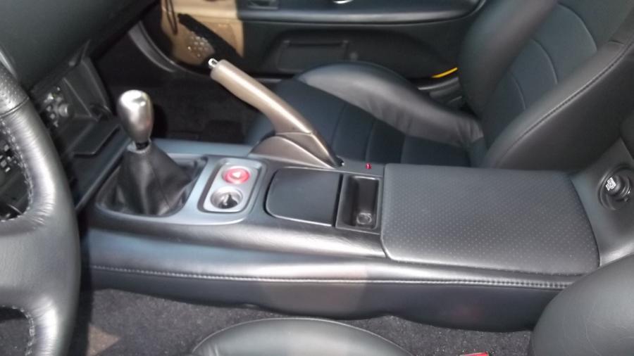Детали интерьера Honda S2000 (AP1) 2002 года  (фото 25 из 54)